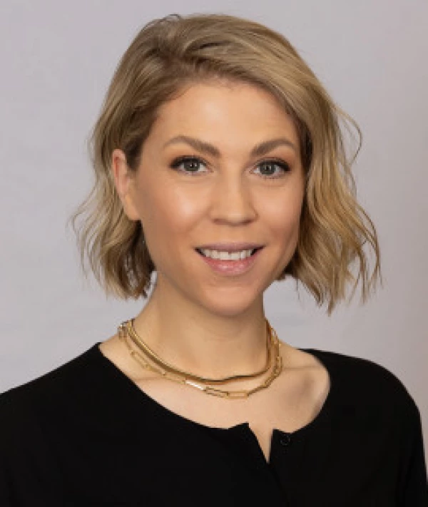 Jenn headshot 2023