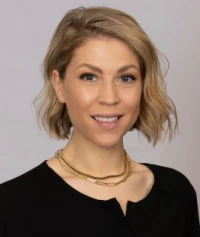Jenn headshot 2023