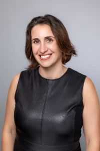 Lindsey headshot 2024