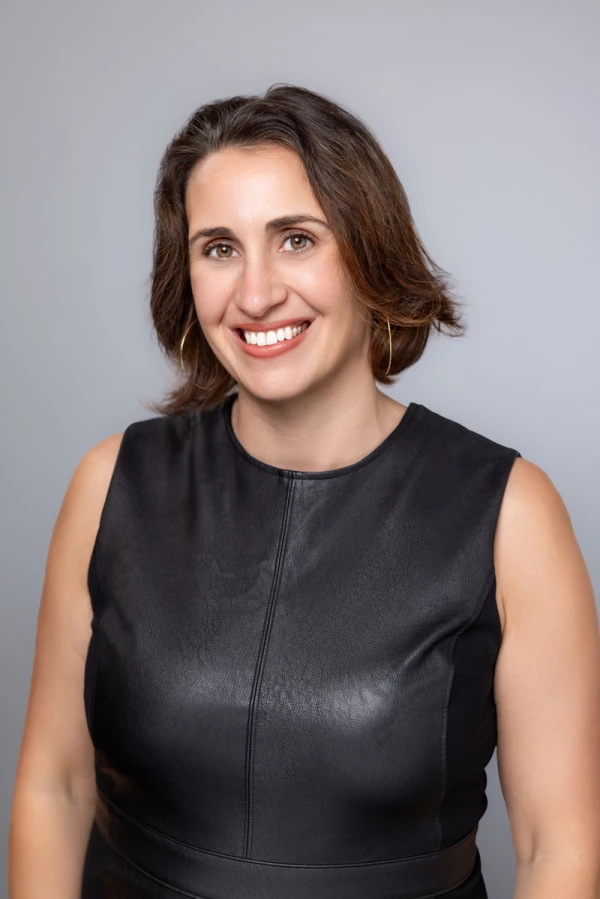 Lindsey headshot 2024